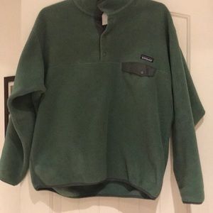 Men’s Patagonia pullover in great condition.